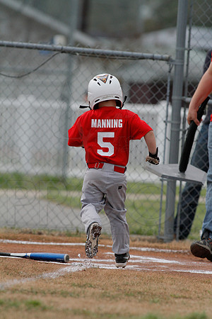 Phillies vs. Razorbacks 5-6 year old baseball 4-3-2014 (© Justin Manning) JWM_0173