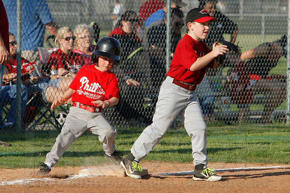 Phillies vs. Razorbacks 5-6 year old baseball 6-3-2014 (© Justin Manning) JWM_0084