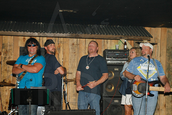 Midnight Hurricanes live at Boogies Bar and Grill 6-15-2014 (© Justin Manning) JWM_0257