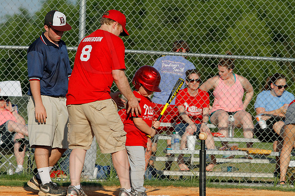 Phillies vs. Razorbacks 5-6 year old baseball 6-3-2014 (© Justin Manning) JWM_0124