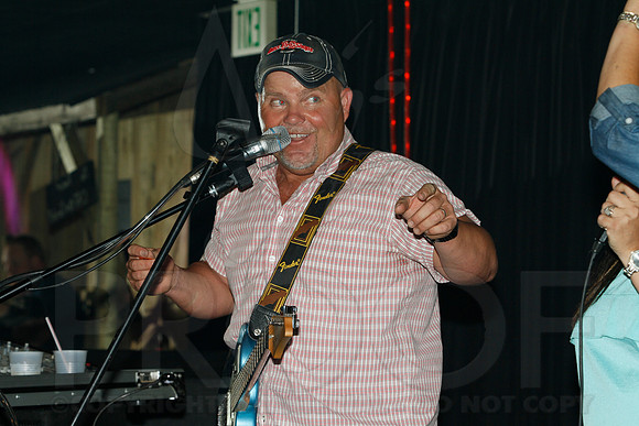 Midnight Hurricanes live at Boogies Bar and Grill 6-15-2014 (© Justin Manning) JWM_0203