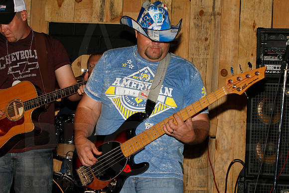 Midnight Hurricanes live at Boogies Bar and Grill 6-14-2014 (© Justin Manning) JWM_0171