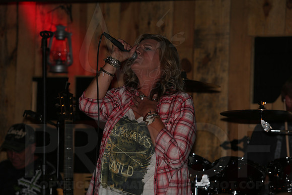 Midnight Hurricanes (Boogies Bar & Grill) 9-13-2014 (©Justin Manning) JWM_045