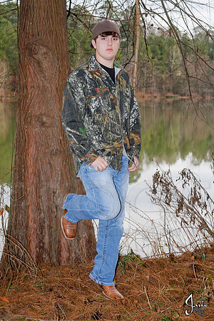 Austin Hicks senior pictures 12-29-13 (�Justin Manning) (�Justin Manning) (�Justin Manning) JWM_0086