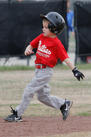 Phillies vs. Razorbacks 5-6 year old baseball 4-3-2014 (© Justin Manning) JWM_0006
