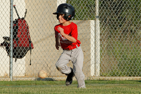 Phillies vs. Razorbacks 5-6 year old baseball 6-3-2014 (© Justin Manning) JWM_0183