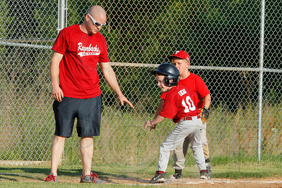 Phillies vs. Razorbacks 5-6 year old baseball 6-3-2014 (© Justin Manning) JWM_0171
