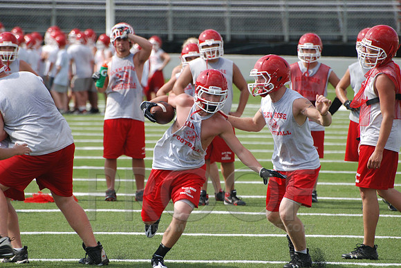 Steven Kehner breaking away from Tyler Mantooth.JPG