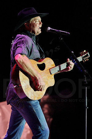 Tracy Lawrence (Brickfest) 6-28-2014 (©Justin Manning) JWM_008