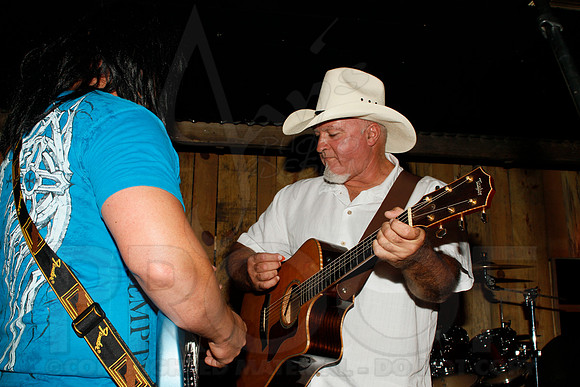 Midnight Hurricanes live at Boogies Bar and Grill 6-15-2014 (© Justin Manning) JWM_0289