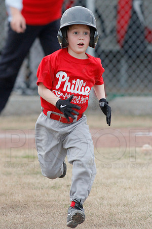 Phillies vs. Razorbacks 5-6 year old baseball 4-3-2014 (© Justin Manning) JWM_0196