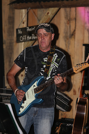 Midnight Hurricanes (Boogies Bar & Grill) 9-13-2014 (©Justin Manning) JWM_107