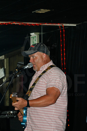 Midnight Hurricanes live at Boogies Bar and Grill 6-15-2014 (© Justin Manning) JWM_0202
