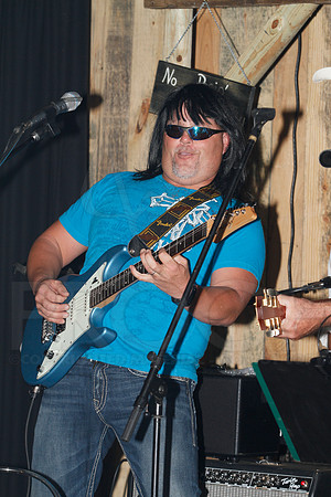 Midnight Hurricanes live at Boogies Bar and Grill 6-15-2014 (© Justin Manning) JWM_0282