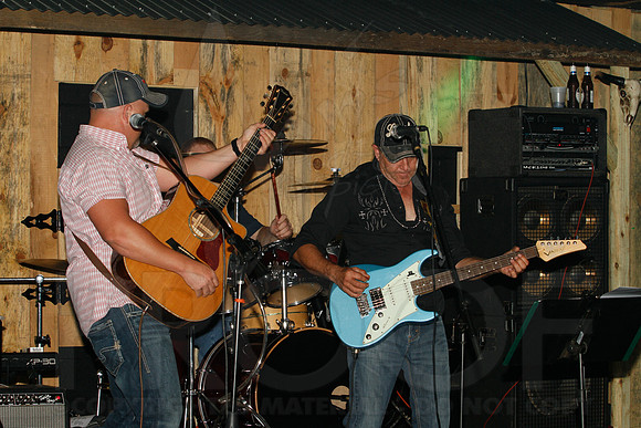 Midnight Hurricanes live at Boogies Bar and Grill 6-15-2014 (© Justin Manning) JWM_0199