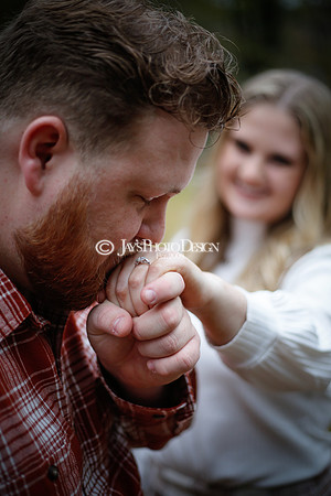 Aaron & Rebekah (Engagment Photos) 11-25-22_JWM_0252-2