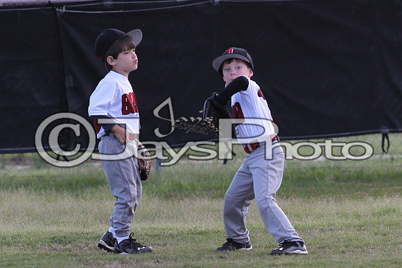 Bomb Squad vs Tigers 6-7 year old (Pitching Machine) 4-27-2015 (©Justin Manning) JWM_0082