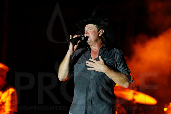 Tracy Lawrence (Brickfest) 6-28-2014 (©Justin Manning) JWM_178