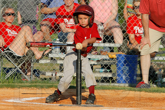Phillies vs. Razorbacks 5-6 year old baseball 6-3-2014 (© Justin Manning) JWM_0193
