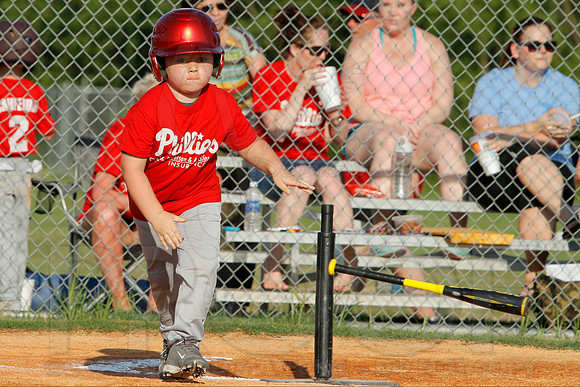 Phillies vs. Razorbacks 5-6 year old baseball 6-3-2014 (© Justin Manning) JWM_0130