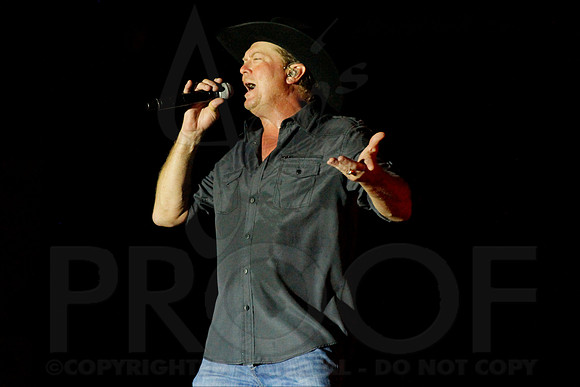 Tracy Lawrence (Brickfest) 6-28-2014 (©Justin Manning) JWM_168