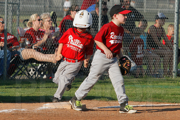 Phillies vs. Razorbacks 5-6 year old baseball 6-3-2014 (© Justin Manning) JWM_0093