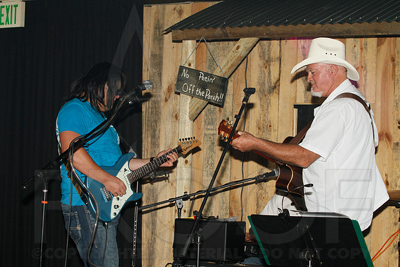 Midnight Hurricanes live at Boogies Bar and Grill 6-15-2014 (© Justin Manning) JWM_0274