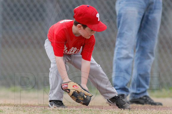 Phillies vs. Razorbacks 5-6 year old baseball 4-3-2014 (© Justin Manning) JWM_0058