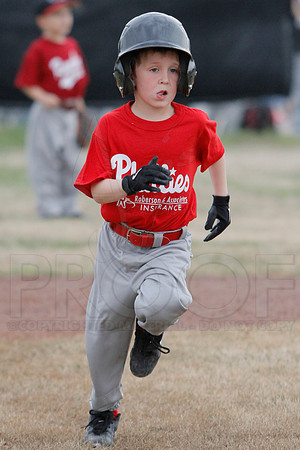 Phillies vs. Razorbacks 5-6 year old baseball 4-3-2014 (© Justin Manning) JWM_0016