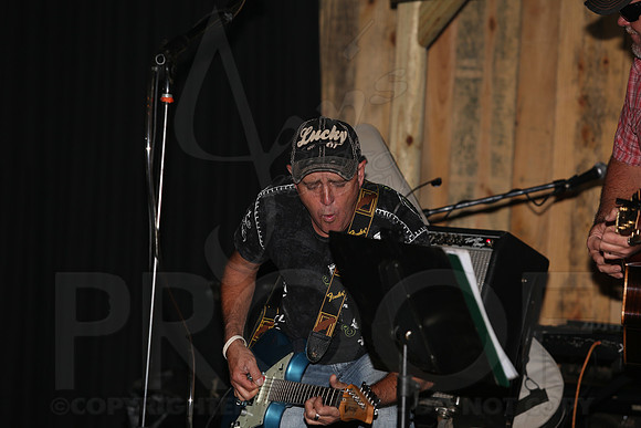 Midnight Hurricanes (Boogies Bar & Grill) 9-13-2014 (©Justin Manning) JWM_078