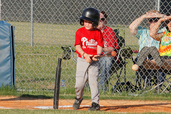 Phillies vs. Razorbacks 5-6 year old baseball 6-3-2014 (© Justin Manning) JWM_0081