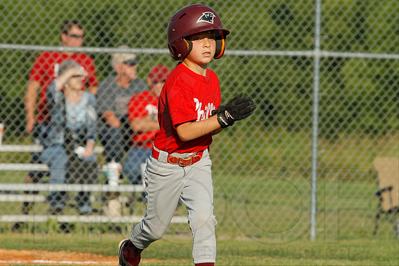 Phillies vs. Razorbacks 5-6 year old baseball 6-3-2014 (© Justin Manning) JWM_0122