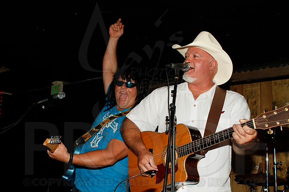 Midnight Hurricanes live at Boogies Bar and Grill 6-15-2014 (© Justin Manning) JWM_0307