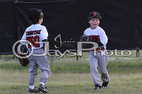 Bomb Squad vs Tigers 6-7 year old (Pitching Machine) 4-27-2015 (©Justin Manning) JWM_0079