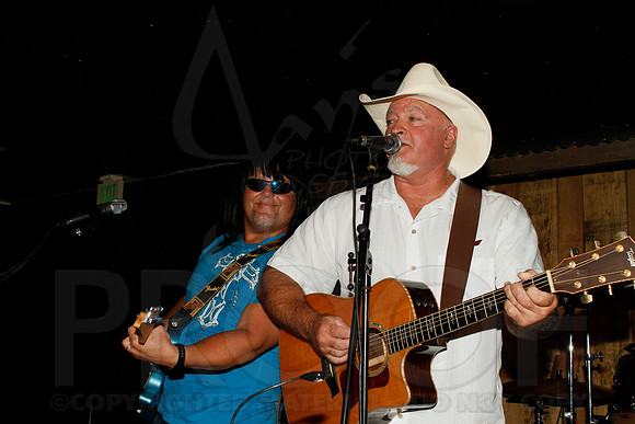 Midnight Hurricanes live at Boogies Bar and Grill 6-15-2014 (© Justin Manning) JWM_0306