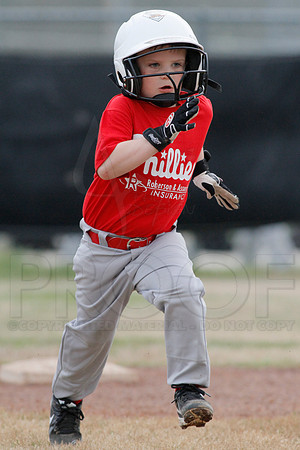 Phillies vs. Razorbacks 5-6 year old baseball 4-3-2014 (© Justin Manning) JWM_0143