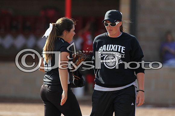 Bauxite @ Harmony Grove softball 4-21-2015 (©Justin Manning) JWM_0189