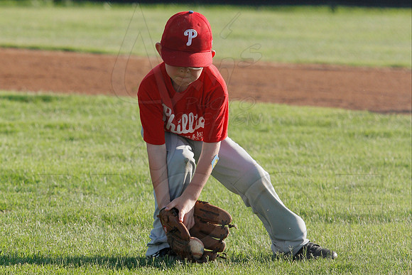 Phillies vs. Razorbacks 5-6 year old baseball 6-3-2014 (© Justin Manning) JWM_0014