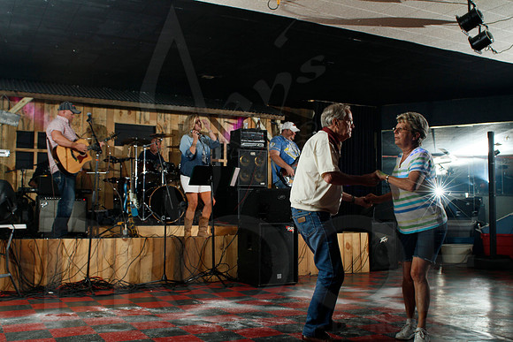 Midnight Hurricanes live at Boogies Bar and Grill 6-14-2014 (© Justin Manning) JWM_0072