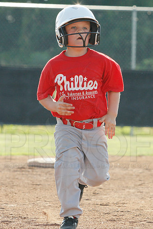 Phillies vs. Razorbacks 5-6 year old baseball 6-3-2014 (© Justin Manning) JWM_0048