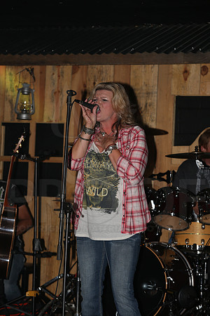 Midnight Hurricanes (Boogies Bar & Grill) 9-13-2014 (©Justin Manning) JWM_147