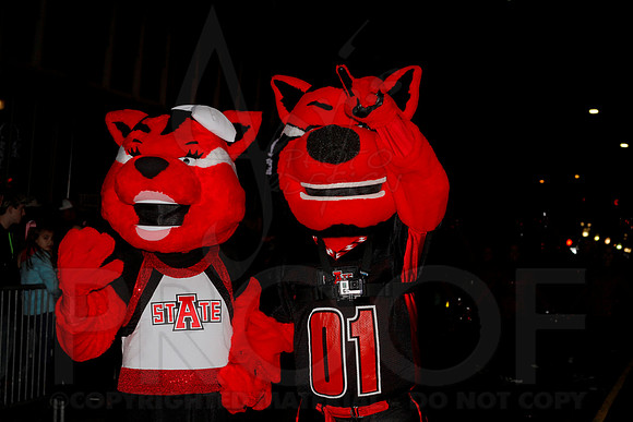 GoDaddy Bowl Mardi Gras Parade (©Justin Manning) JWM_0157