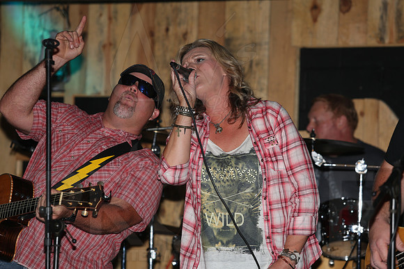 Midnight Hurricanes (Boogies Bar & Grill) 9-13-2014 (©Justin Manning) JWM_073