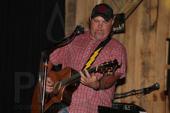 Midnight Hurricanes (Boogies Bar & Grill) 9-13-2014 (©Justin Manning) JWM_119