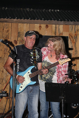 Midnight Hurricanes (Boogies Bar & Grill) 9-13-2014 (©Justin Manning) JWM_097