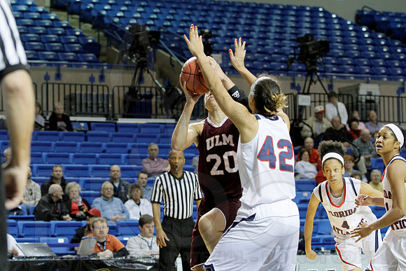 Florida Atlantic vs. UL-Monroe Women's JWM0312 (©Justin Manning)