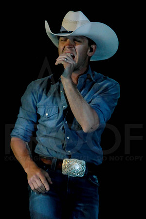 Justin Moore Concert 4-25-2014 (© Justin Manning) JWM_0403