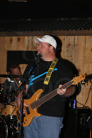 Midnight Hurricanes (Boogies Bar & Grill) 9-13-2014 (©Justin Manning) JWM_062