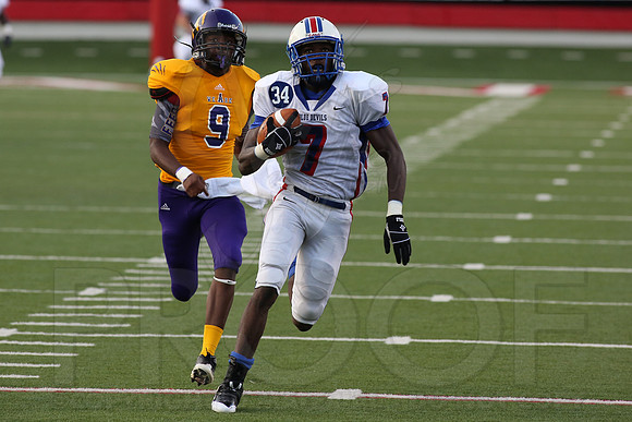Ashdown vs West Memphis 9-2-13 (© Justin Manning) JWM0094