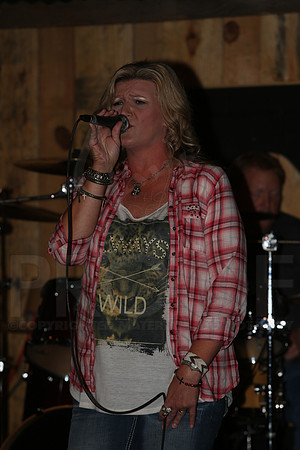 Midnight Hurricanes (Boogies Bar & Grill) 9-13-2014 (©Justin Manning) JWM_016